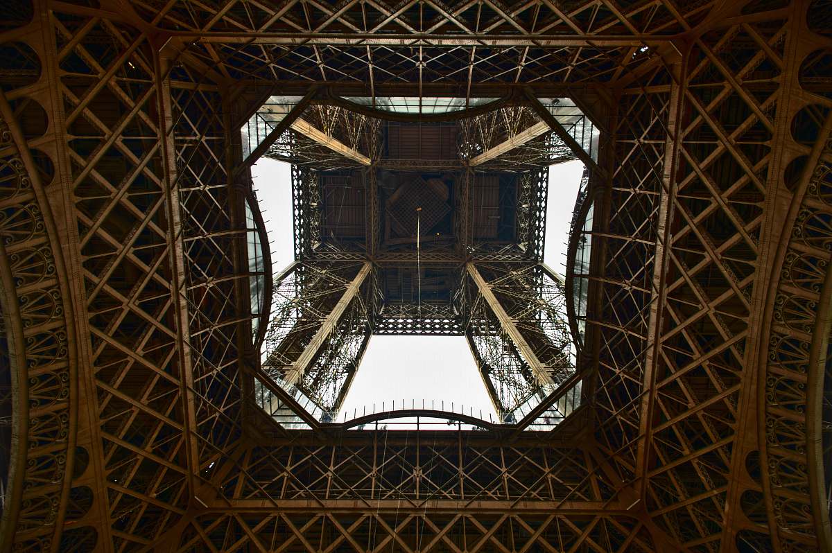 paris worm's eyeview photo of Eiffel Tower france